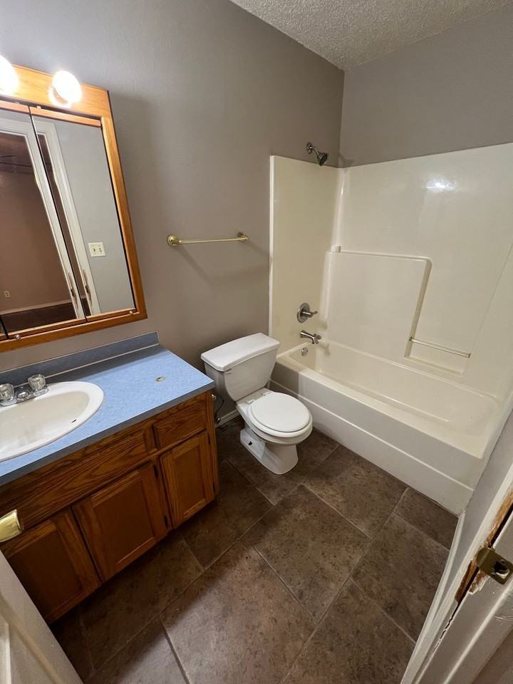925 N 9th St - Photo 3 of 12