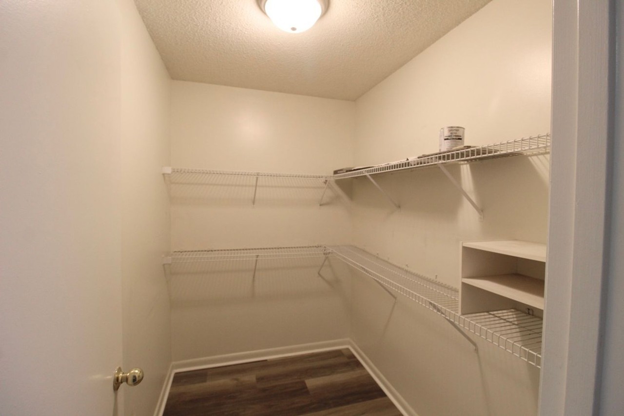 1348 Hunters Rd Apt G - Photo 2 of 19