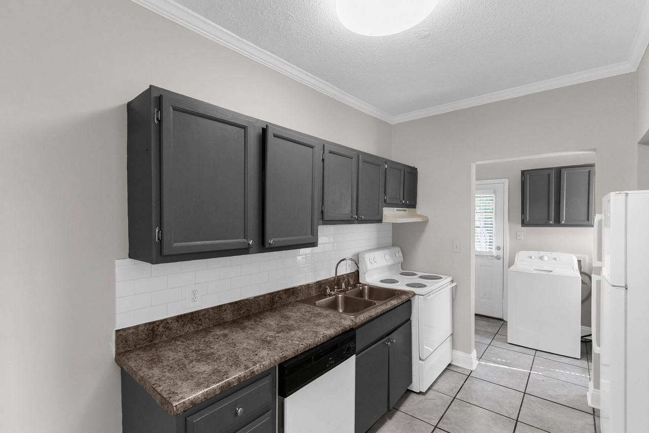 McCormic II Apartments - Photo 2 of 16