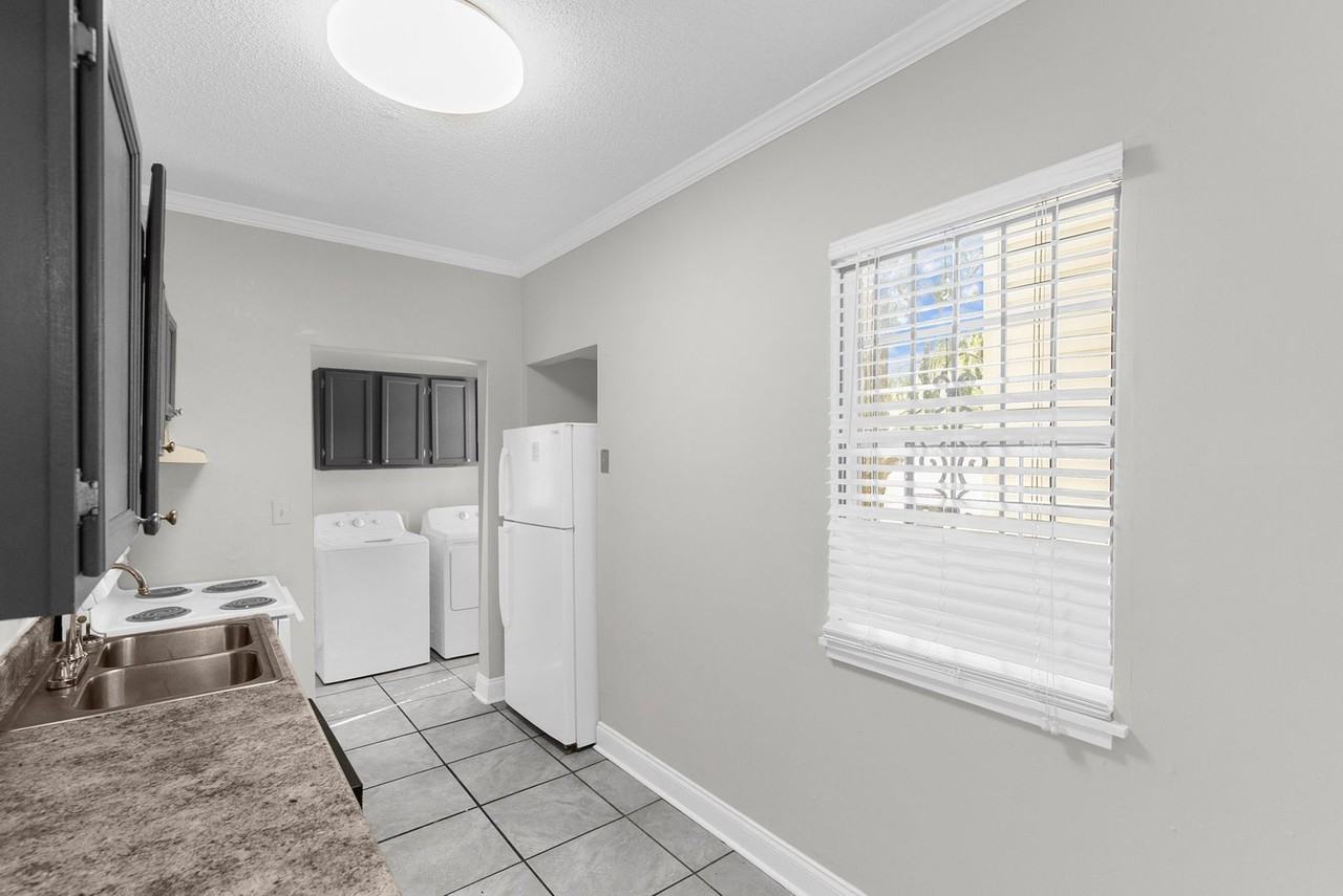 McCormic II Apartments - Photo 6 of 16