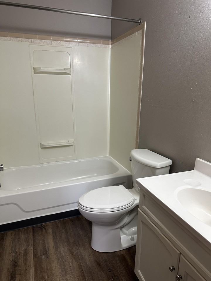 424 1st Ave. NW (Riverside Apartments) - Photo 2 of 45