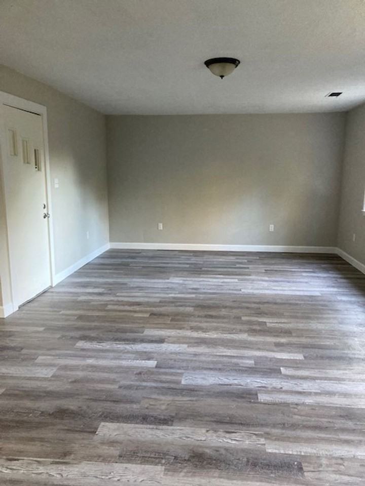 2026 Jackson Ave - Photo 3 of 7