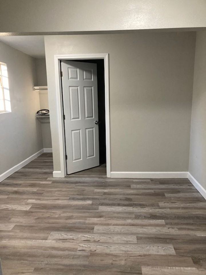 2026 Jackson Ave - Photo 5 of 7