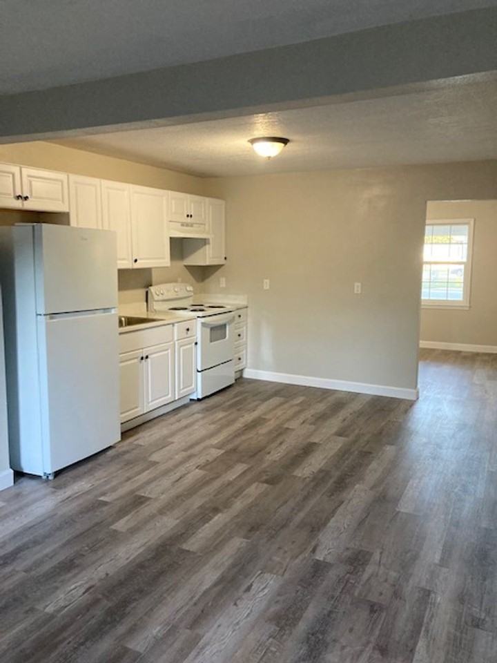 2026 Jackson Ave - Photo 6 of 7