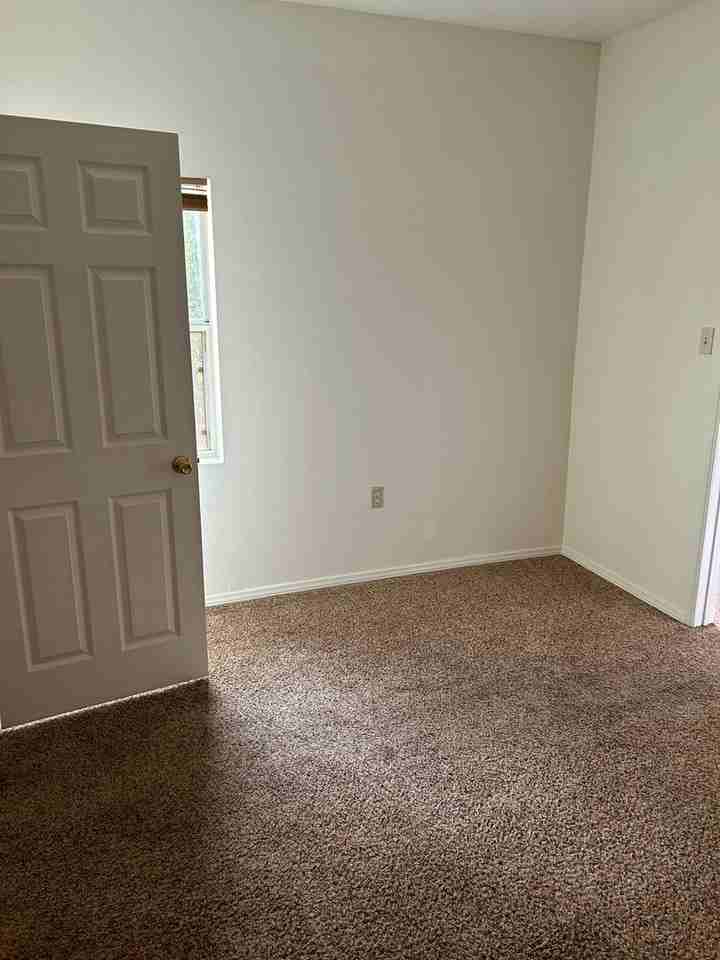 1923 W 2nd St - Photo 5 of 9