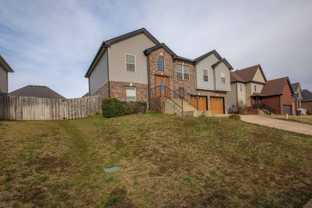 1609 Apache Way - Photo 2 of 23