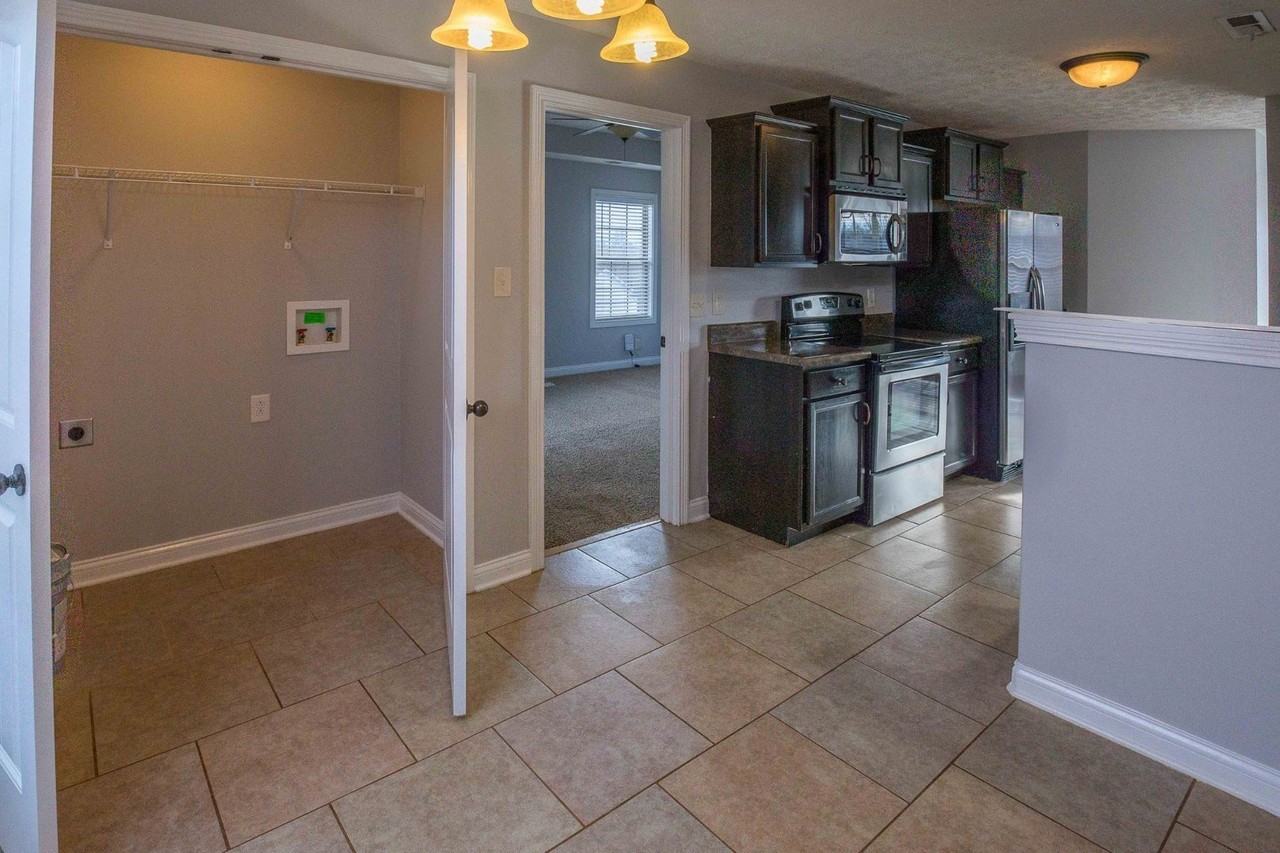 1609 Apache Way - Photo 5 of 23