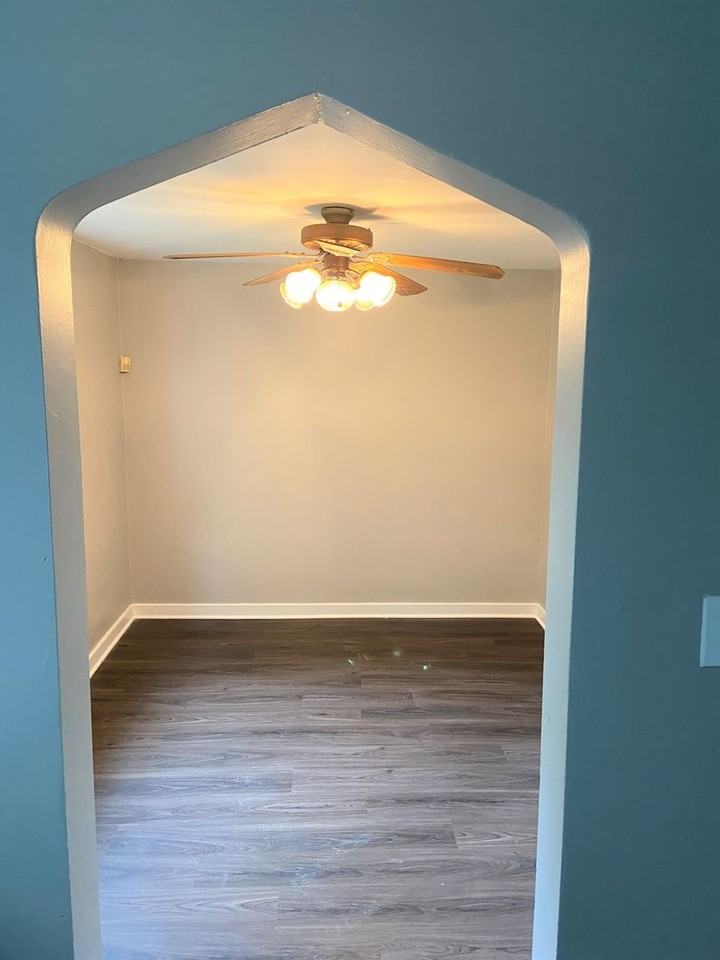 12114 Garland Dr - Photo 3 of 11