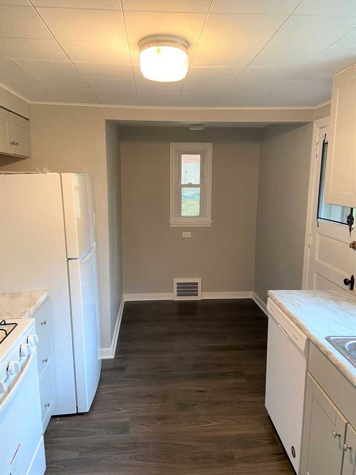 12114 Garland Dr - Photo 5 of 11