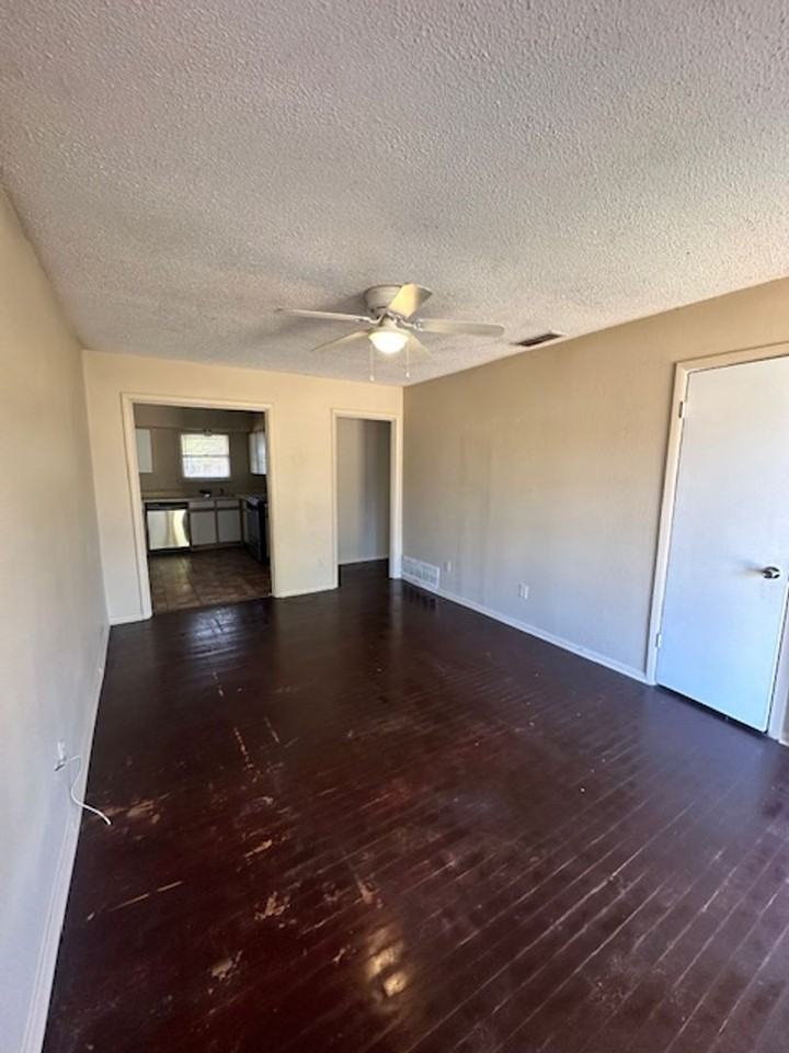 1351 Westview Dr - Photo 3 of 18