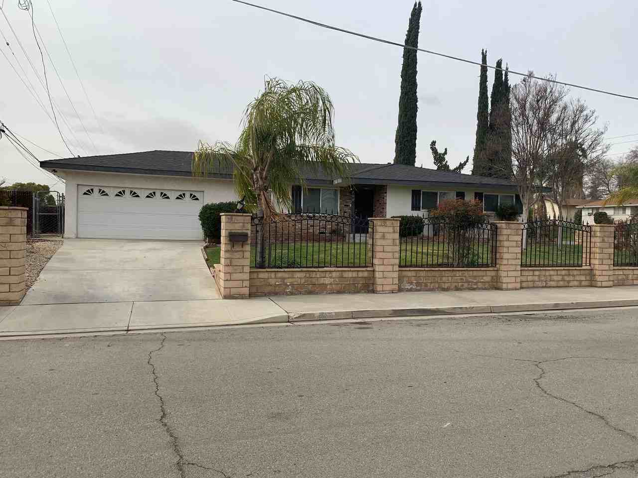 3208 Caliente St - Photo 3 of 26