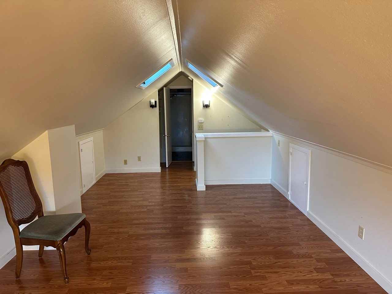 621 Nelson St - Photo 2 of 13