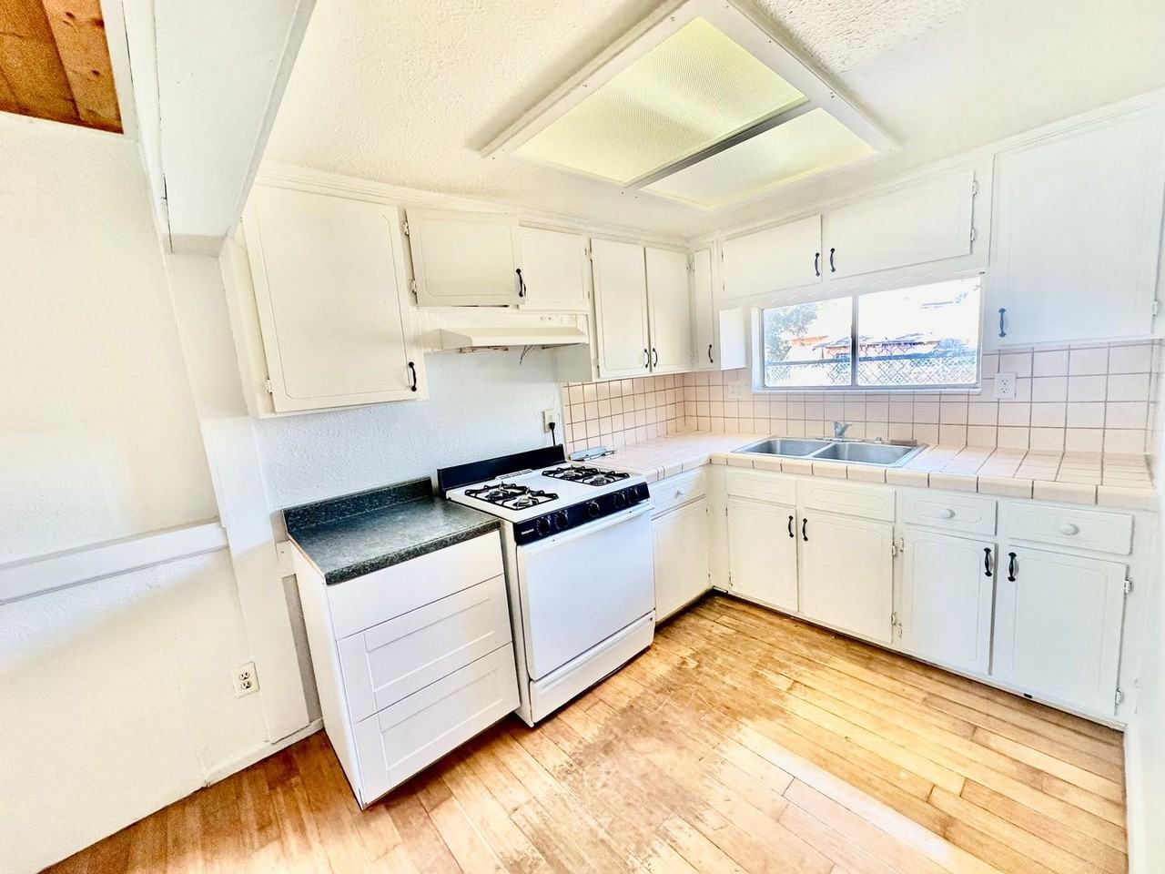 3351 East Lyell Avenue - Photo 5 of 14