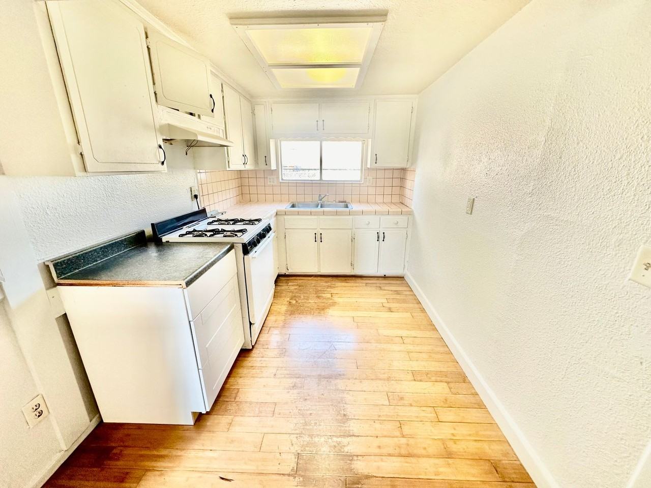 3351 East Lyell Avenue - Photo 6 of 14