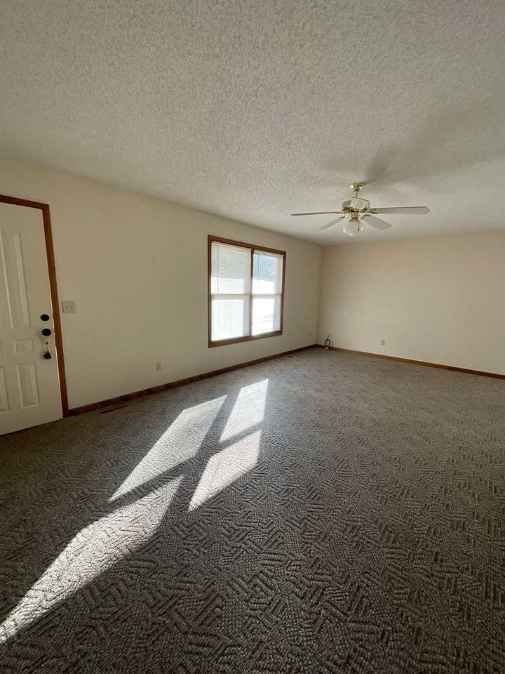 401 N Cayuga St - Photo 2 of 15