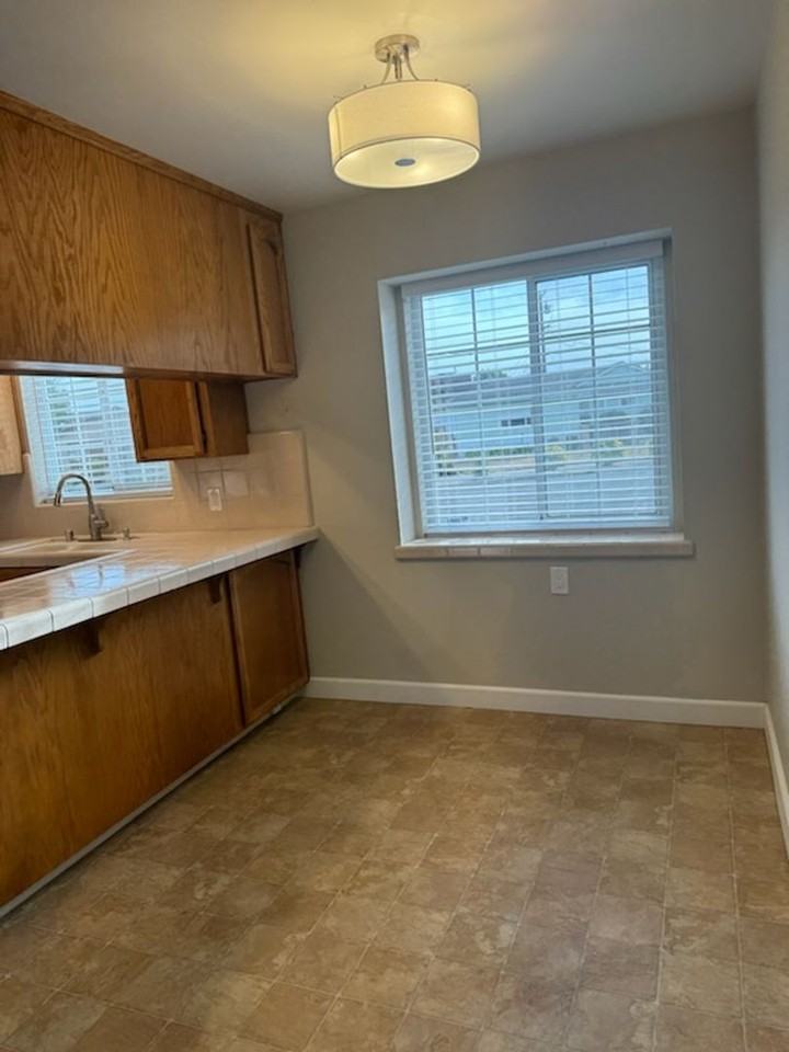 721 Ardis Ave - Photo 3 of 25