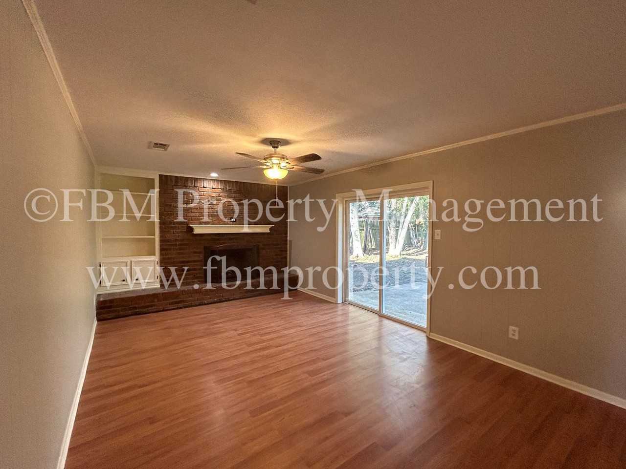 348 Wesley Dr - Photo 2 of 19