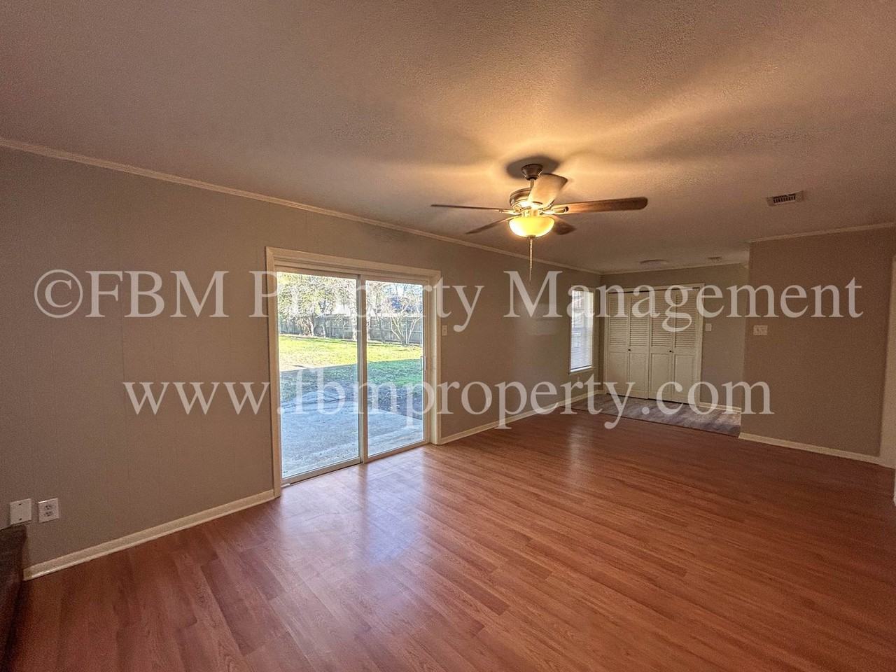 348 Wesley Dr - Photo 3 of 19