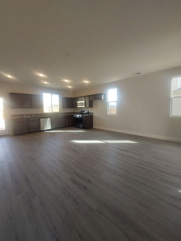 755 Crimson Cir - Photo 2 of 16