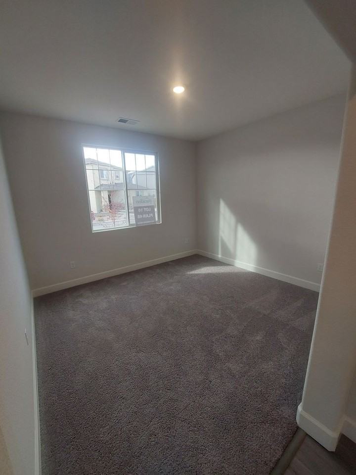755 Crimson Cir - Photo 4 of 16