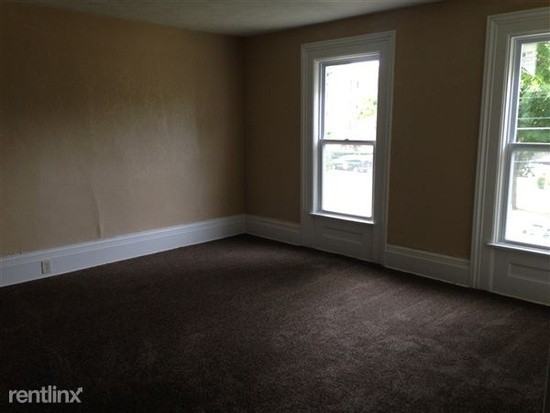 124 W Pearl St - Photo 2 of 6