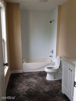 124 W Pearl St - Photo 3 of 6