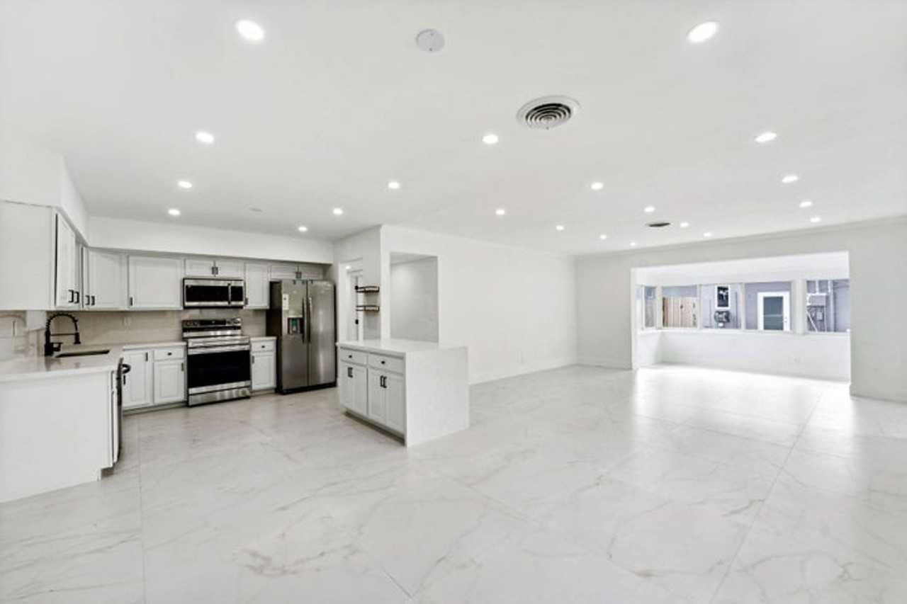 886 E Acre Dr - Photo 3 of 24