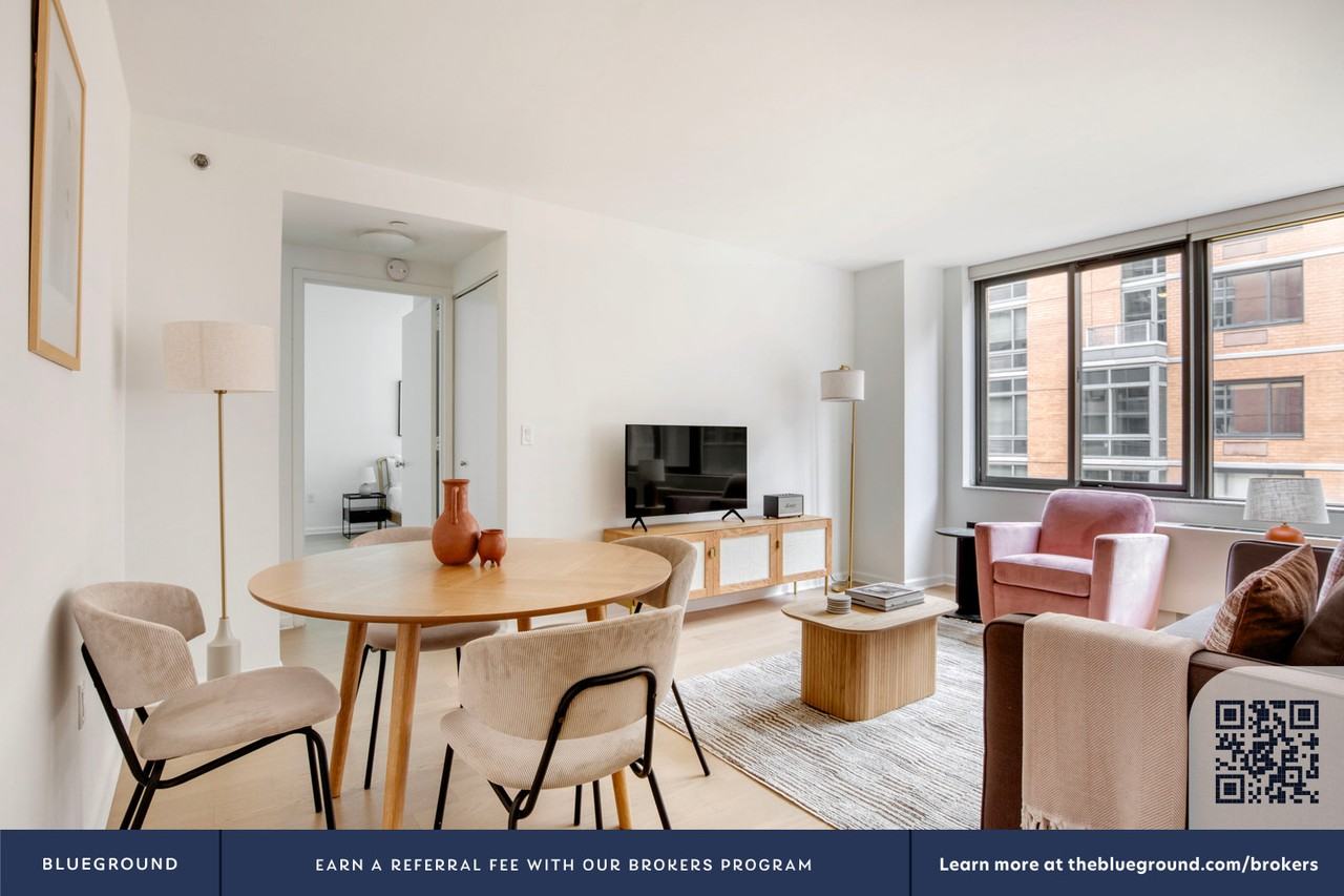 535 West 23rd Street - Photo 4 of 46