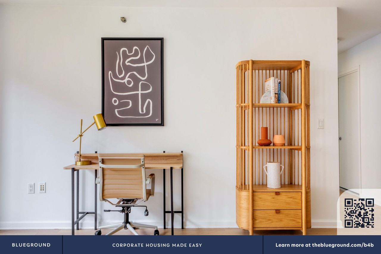 535 West 23rd Street - Photo 5 of 46