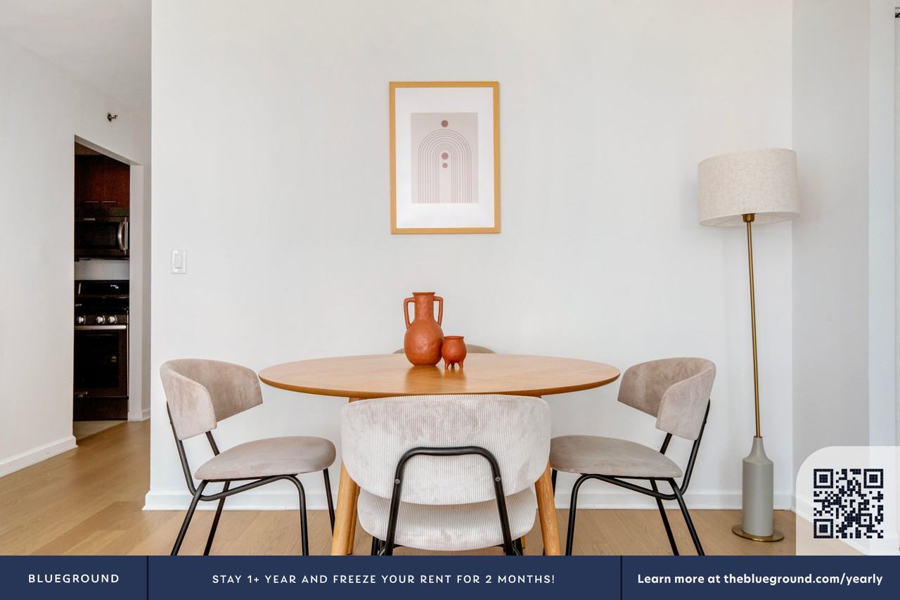 535 West 23rd Street - Photo 7 of 46