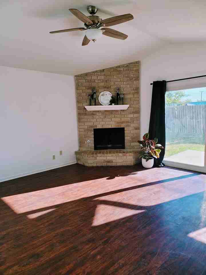 701 Valley View Dr #B - Photo 3 of 16