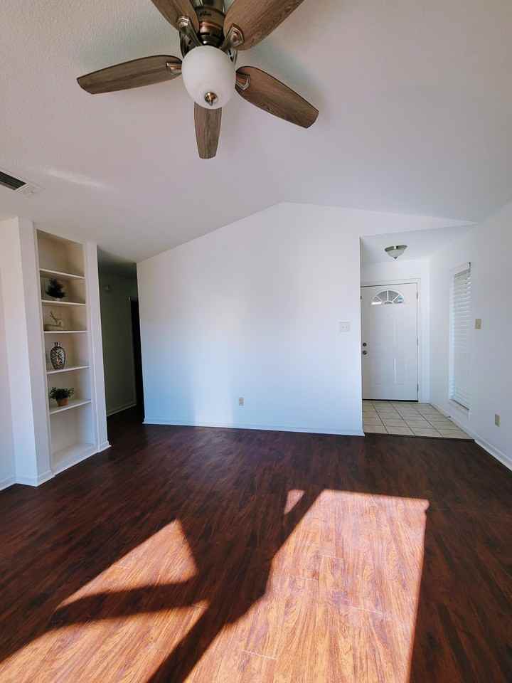 701 Valley View Dr #B - Photo 4 of 16