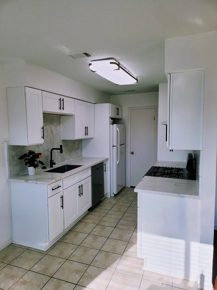 701 Valley View Dr #B - Photo 5 of 16