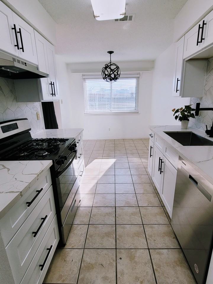 701 Valley View Dr #B - Photo 7 of 16