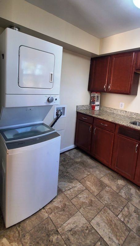 612 W 11th St - Photo 7 of 16