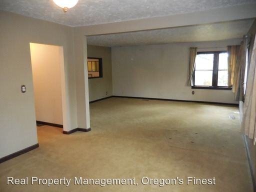 11754 SE Beckman Ave - Photo 2 of 17