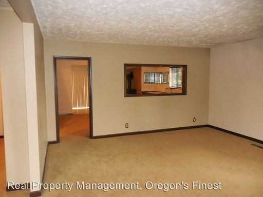 11754 SE Beckman Ave - Photo 3 of 17