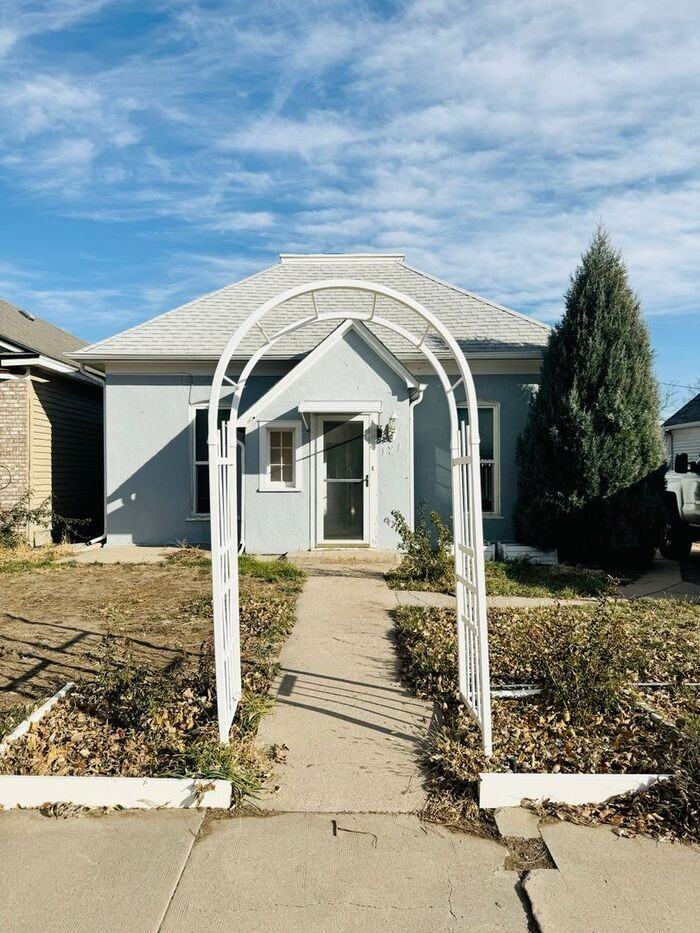 121 Elm Ave - Photo 2 of 18