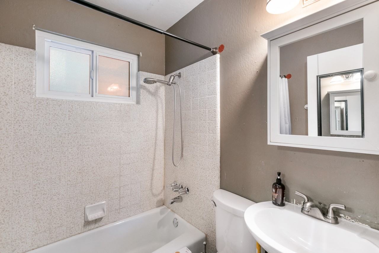 730 W Victoria Ct #NA - Photo 3 of 7