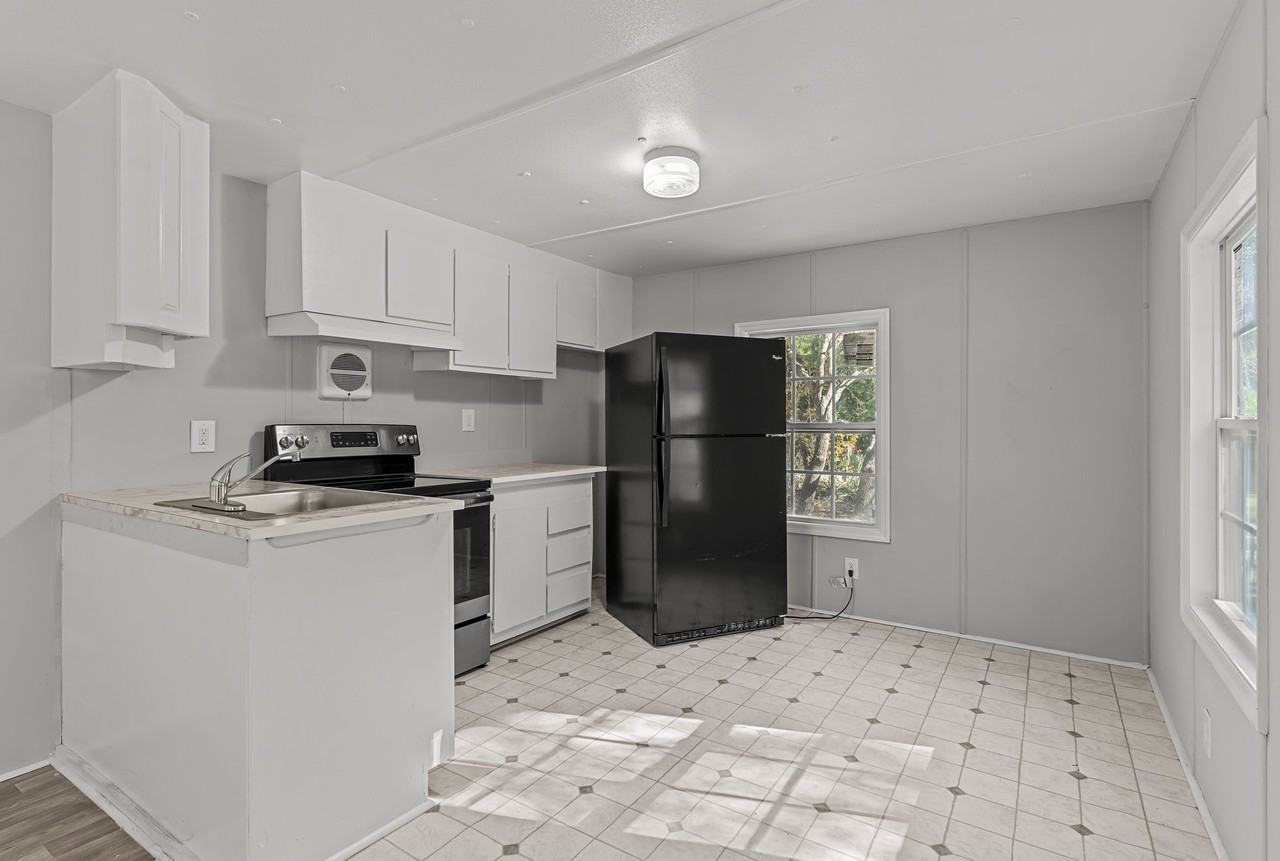 2447 Elkin St Sw #NA - Photo 3 of 29