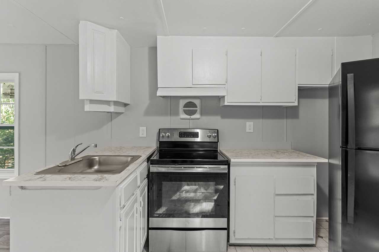 2447 Elkin St Sw #NA - Photo 4 of 29