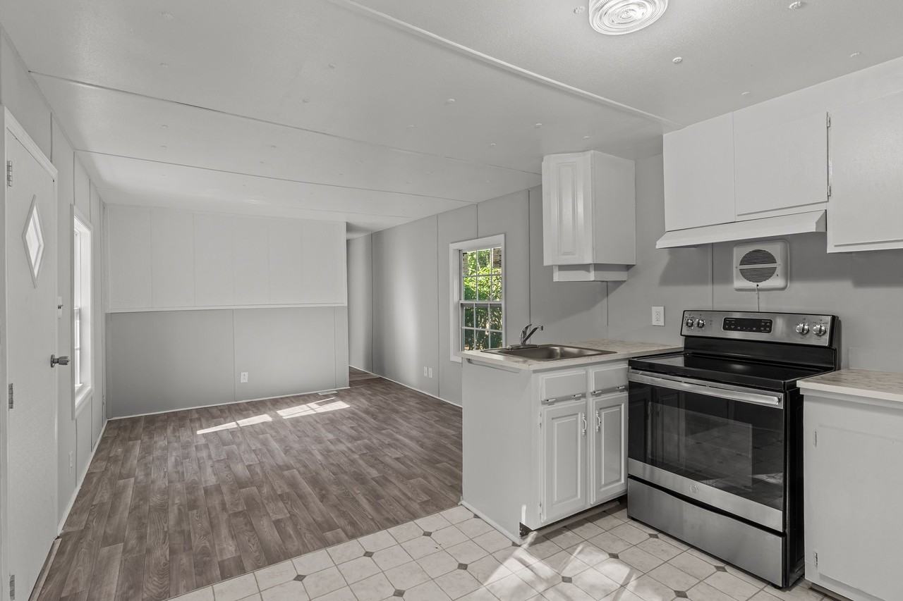 2447 Elkin St Sw #NA - Photo 5 of 29