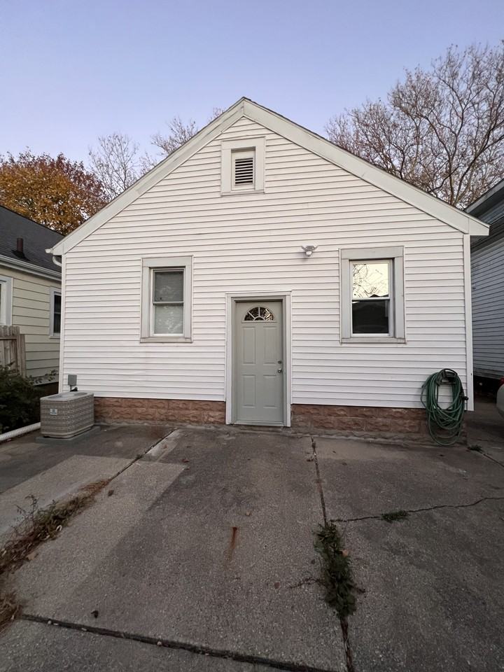 304 S Foster Ave #NA - Photo 2 of 19