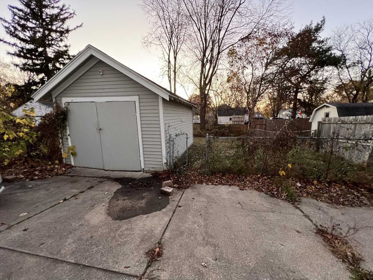 304 S Foster Ave #NA - Photo 3 of 19