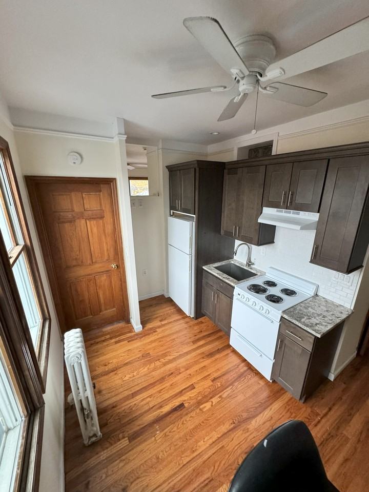 70 Carleton Ave #2 - Photo 2 of 10