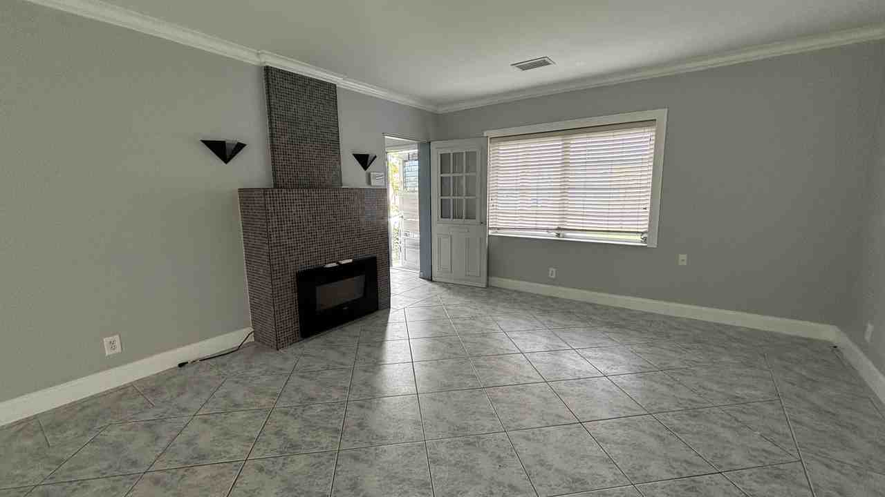 308 Ne 1st St #NA - Photo 5 of 15