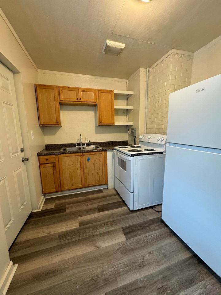 Hillcrest Apartments - Photo 3 of 9