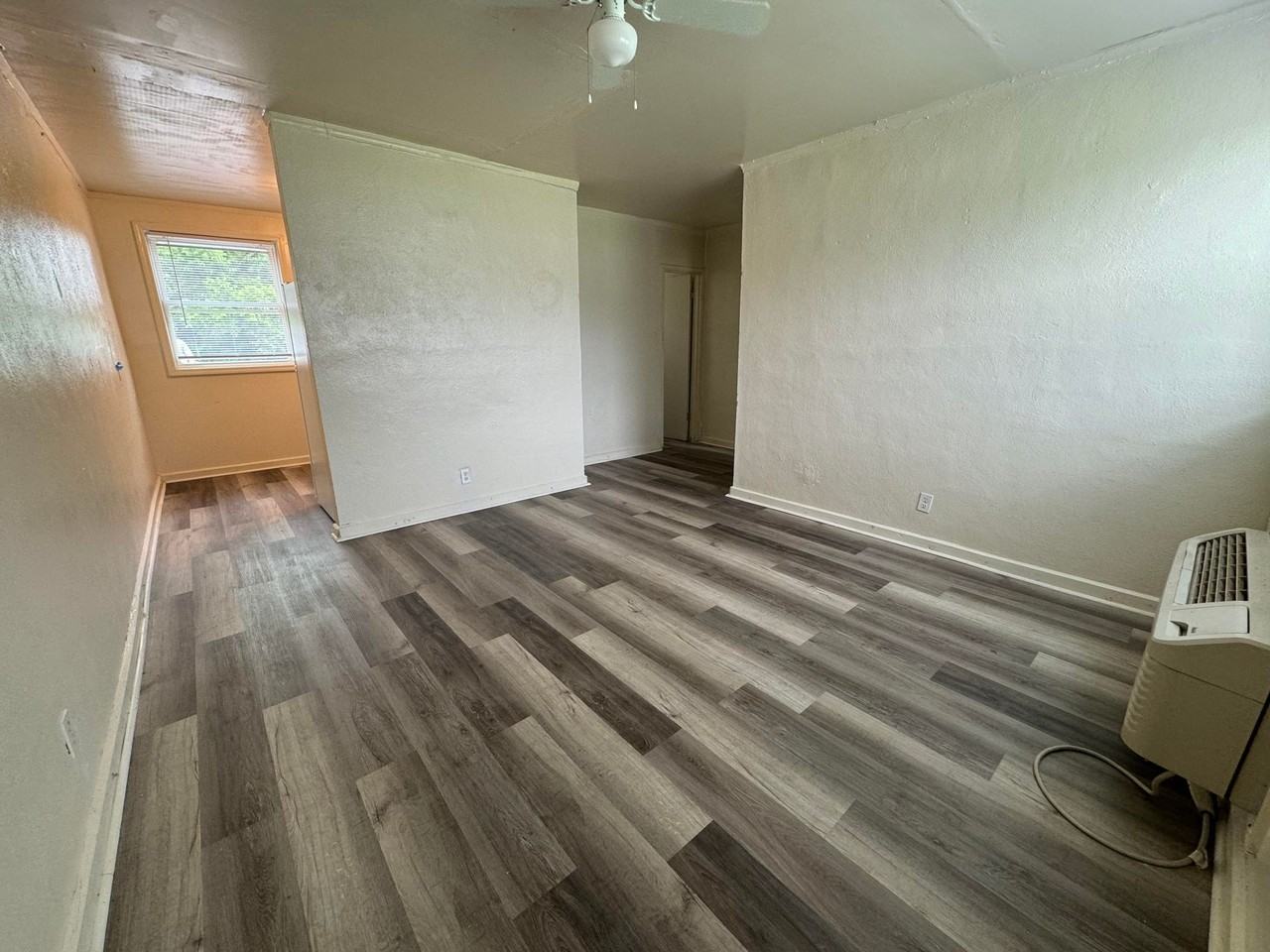 Hillcrest Apartments - Photo 4 of 9