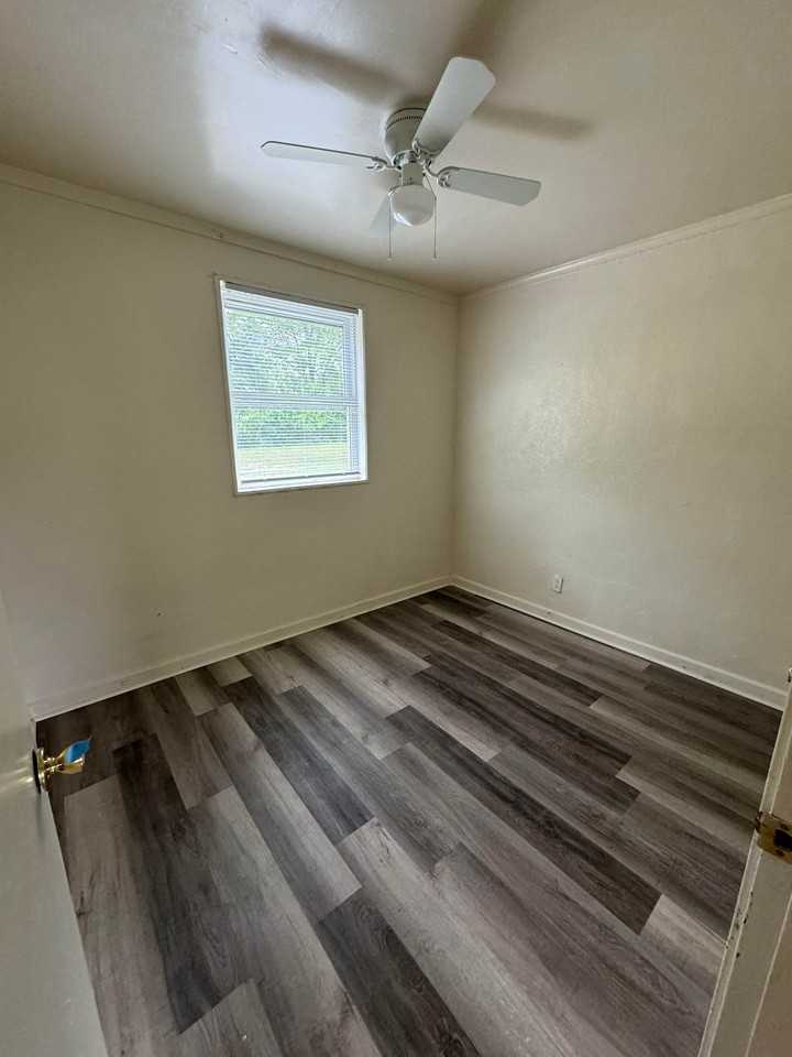 Hillcrest Apartments - Photo 5 of 9