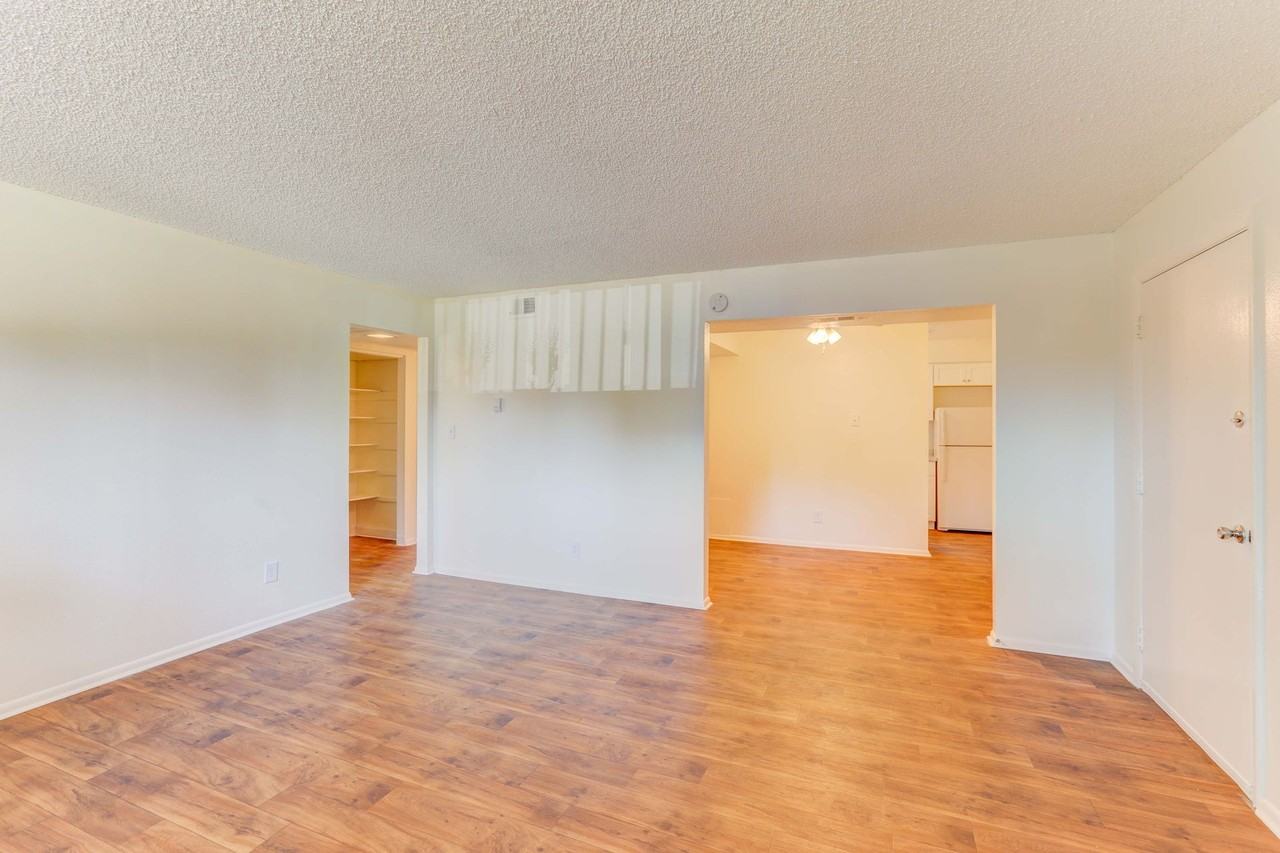 Creekside At Amherst Apartments - Photo 5 of 30